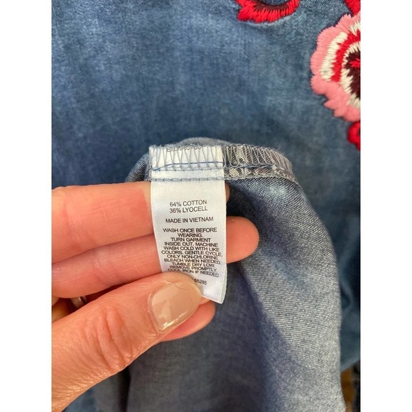 Express Factory Boho Embroidery Chambray Shirt Women's Size Small - Picture 6 of 8